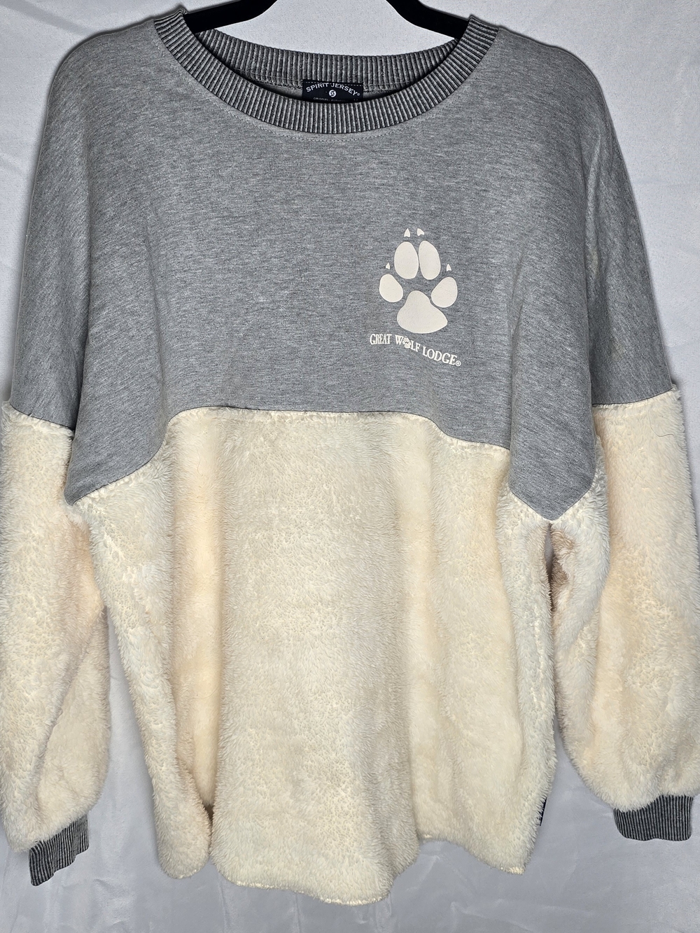 Spirit Jersey Great Wolf Lodge Two-Tone Gray and Cream Sherpa Sweatshirt, M